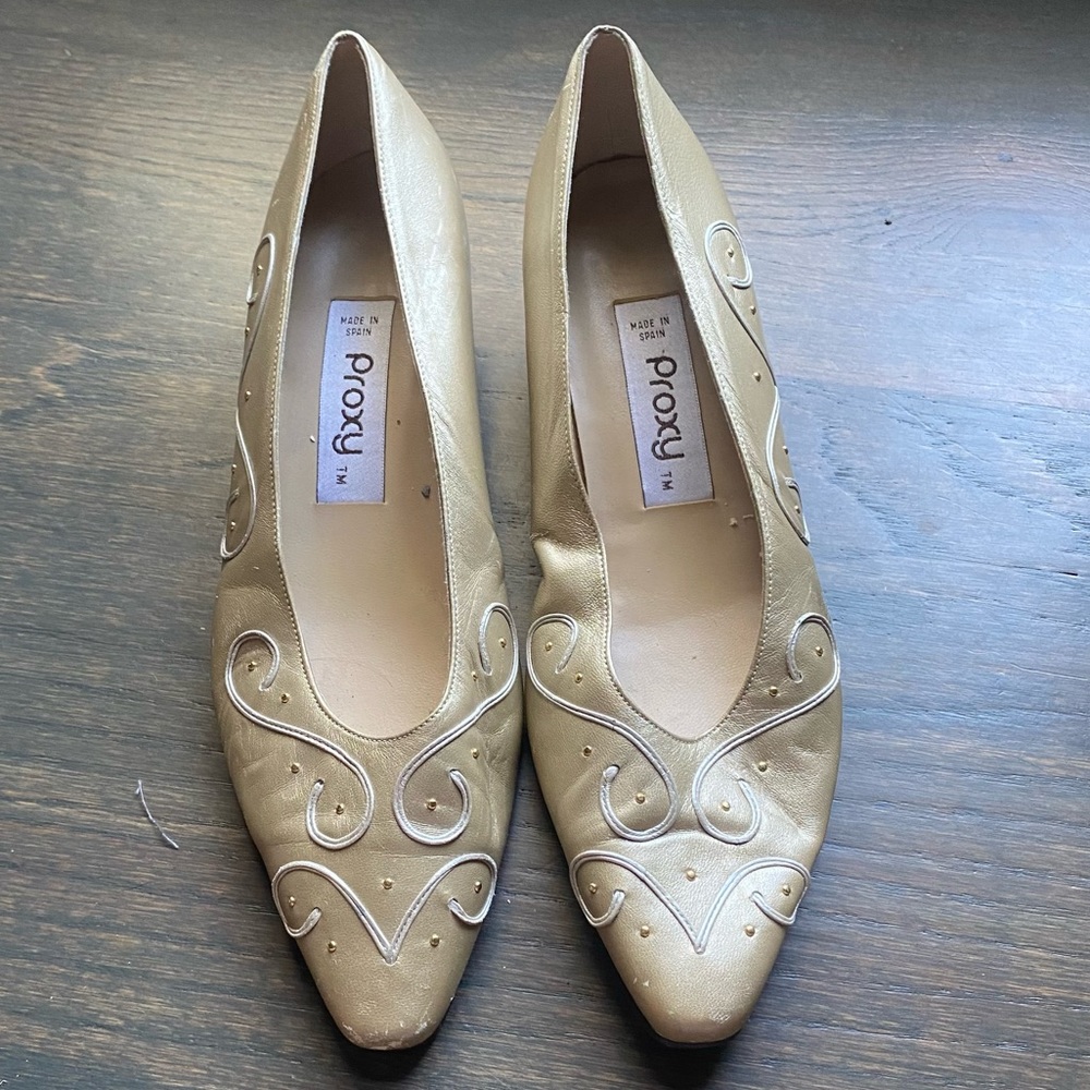 Proxy gold low heels sz 8.5N